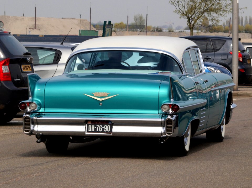 Cadillac Sedan de Ville (1958) , Dutch licence registration DH-76-90 pic02