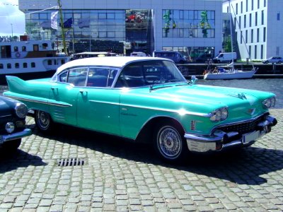 Cadillac Sedan DeVille