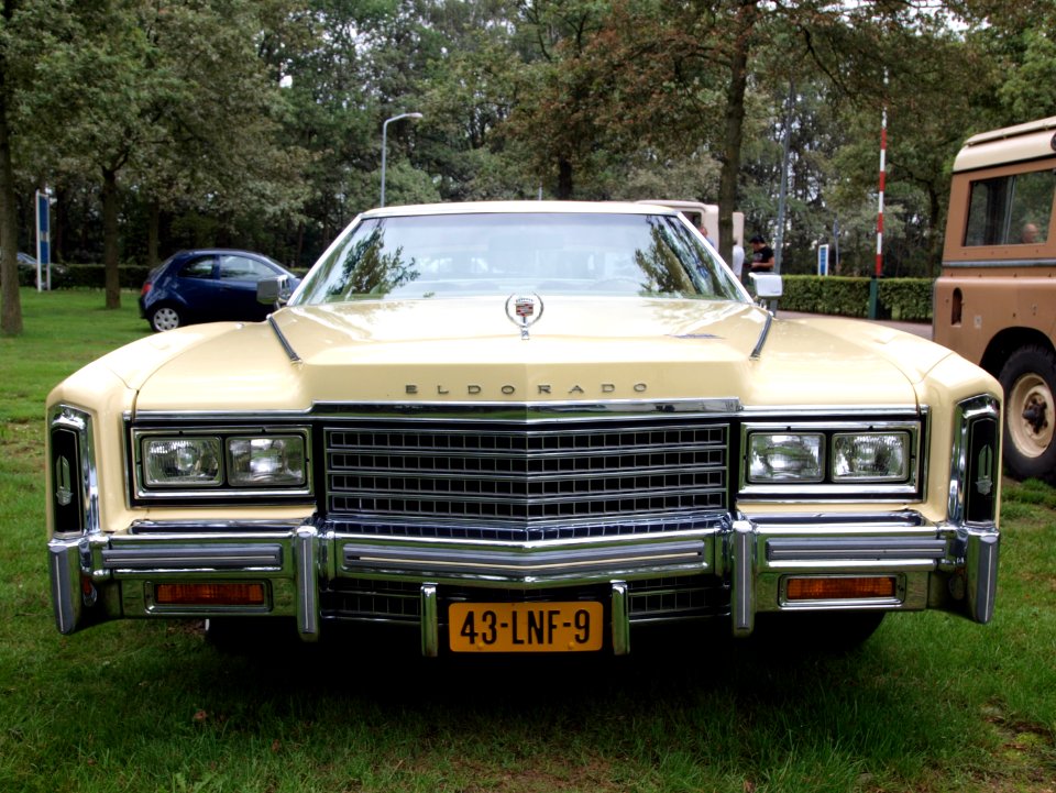 Cadillac eldorado (1978) at the Autotron, Licence registration 43-LNF-9 p5