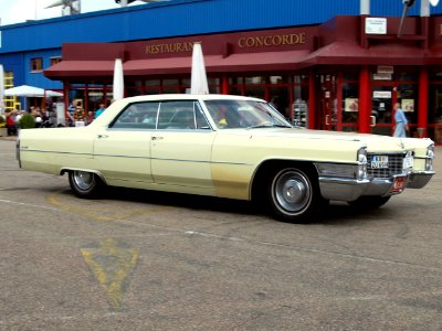 Cadillac Sedan deVille 429 CUI (1964) p5