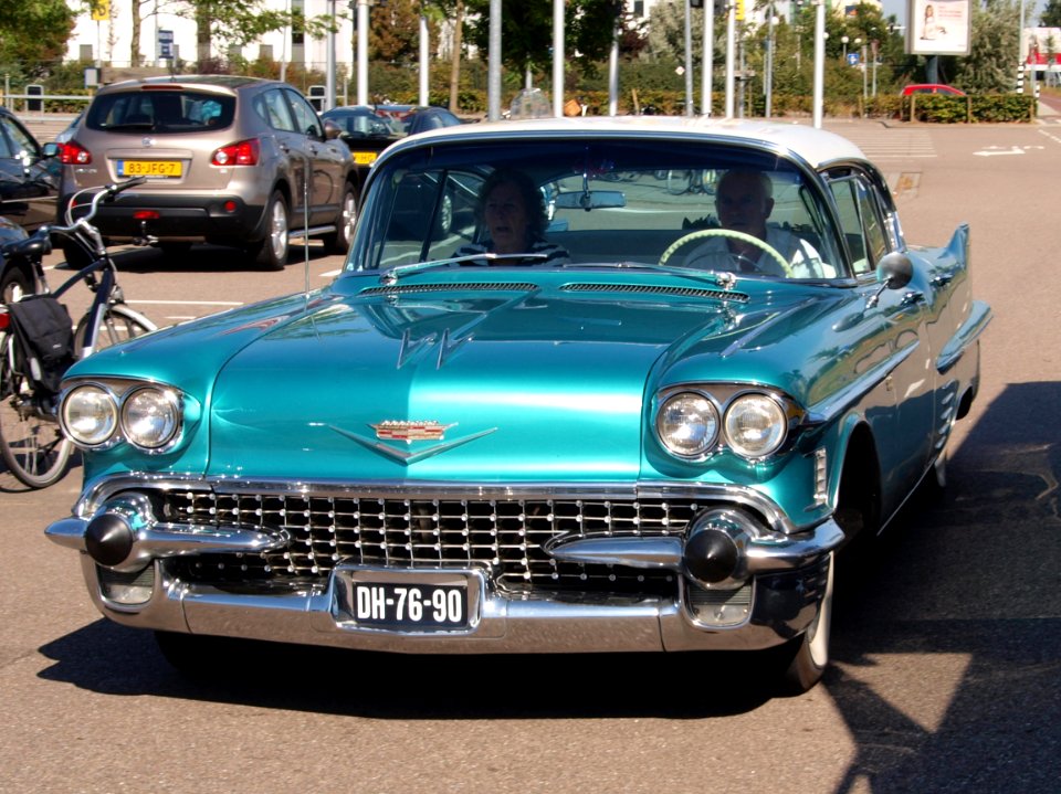 Cadillac Sedan de Ville DH-76-90 pic3