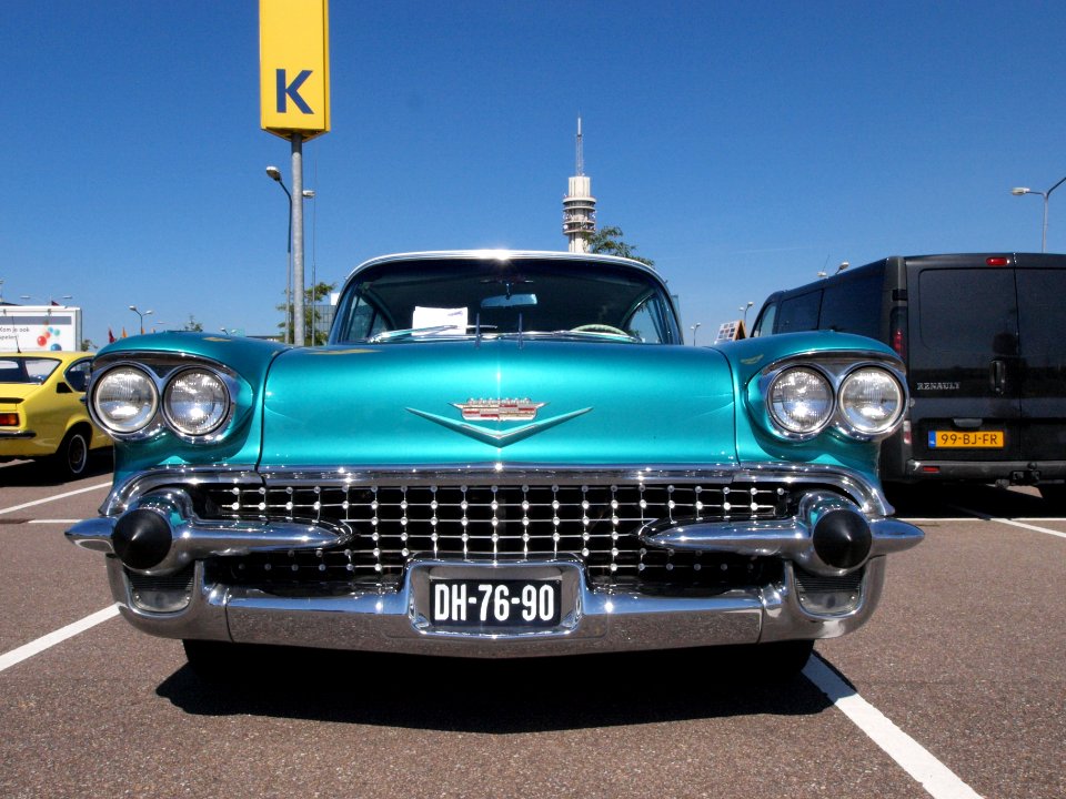Cadillac Sedan de Ville DH-76-90 pic2