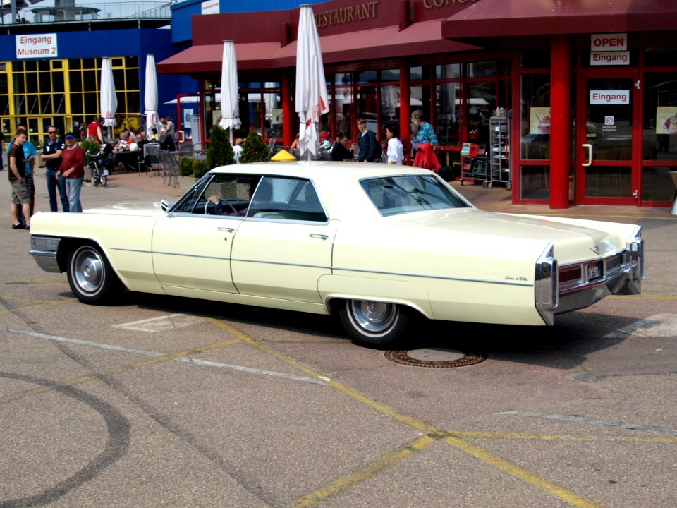 Cadillac Sedan deVille 429 CUI (1964) p2
