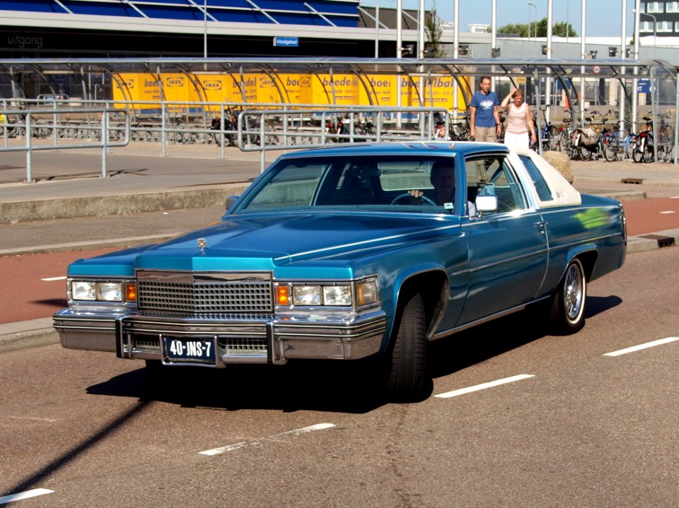 Cadillac Coupe de Ville 40-JNS-7 pic1