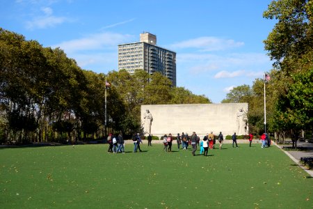 Cadman Plaza Park with Brooklyn War Memorial - Brooklyn, NY - DSC07567