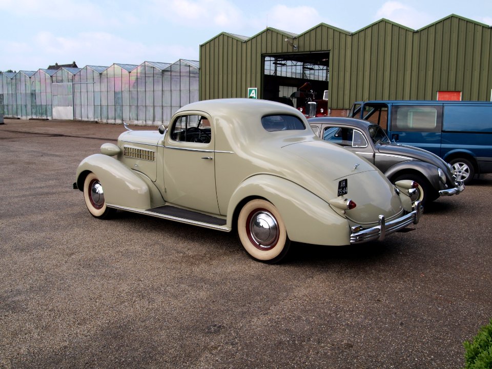 Cadillac V8(1936), Dutch license registration AH-75-44 pic3