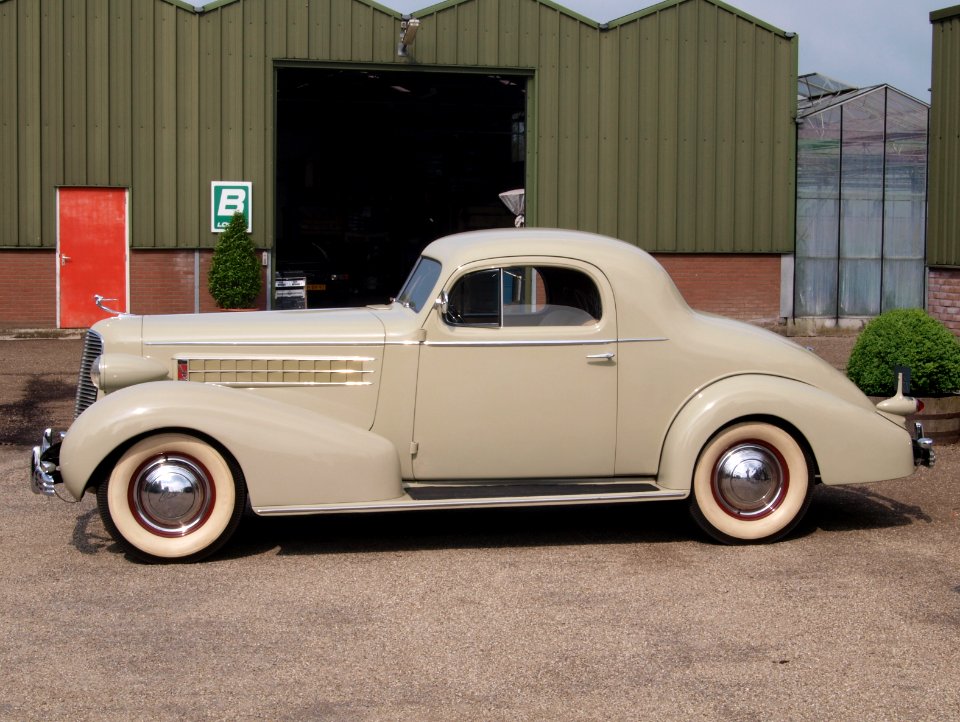 Cadillac V8(1936), Dutch license registration AH-75-44 pic6