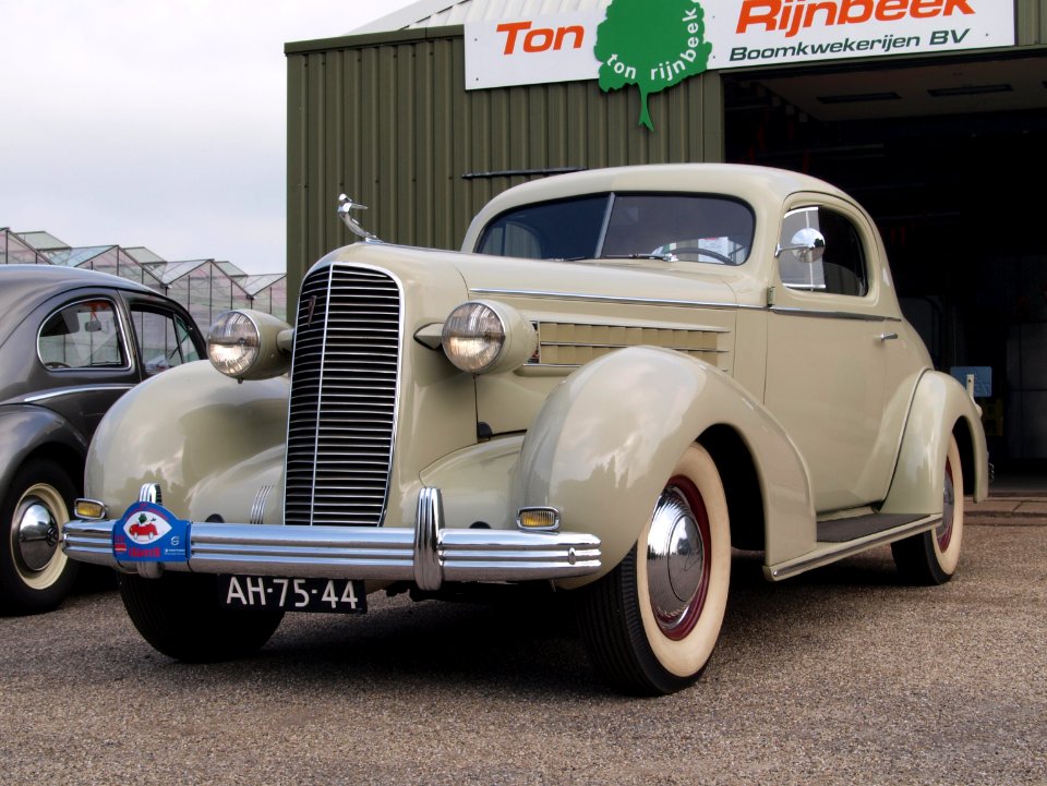 Cadillac V8(1936), Dutch license registration AH-75-44 pic1