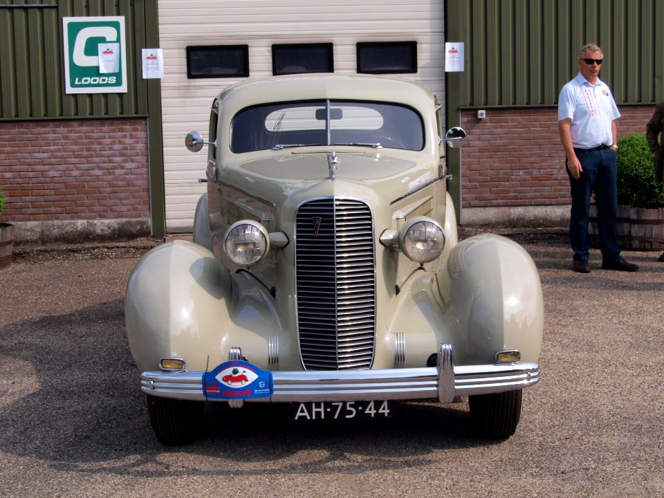 Cadillac V8(1936), Dutch license registration AH-75-44 pic7