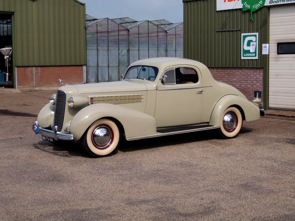 Cadillac V8(1936), Dutch license registration AH-75-44 pic5