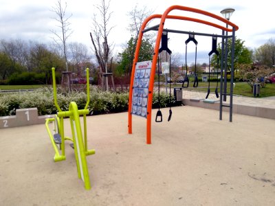Calisthenics in Berlin-Marzahn (Marzahner Promenade) Schlingentrainer
