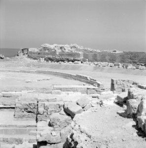 Caesarea. Een deel van de ruïnes van het romeinse amphitheater, Bestanddeelnr 255-2652