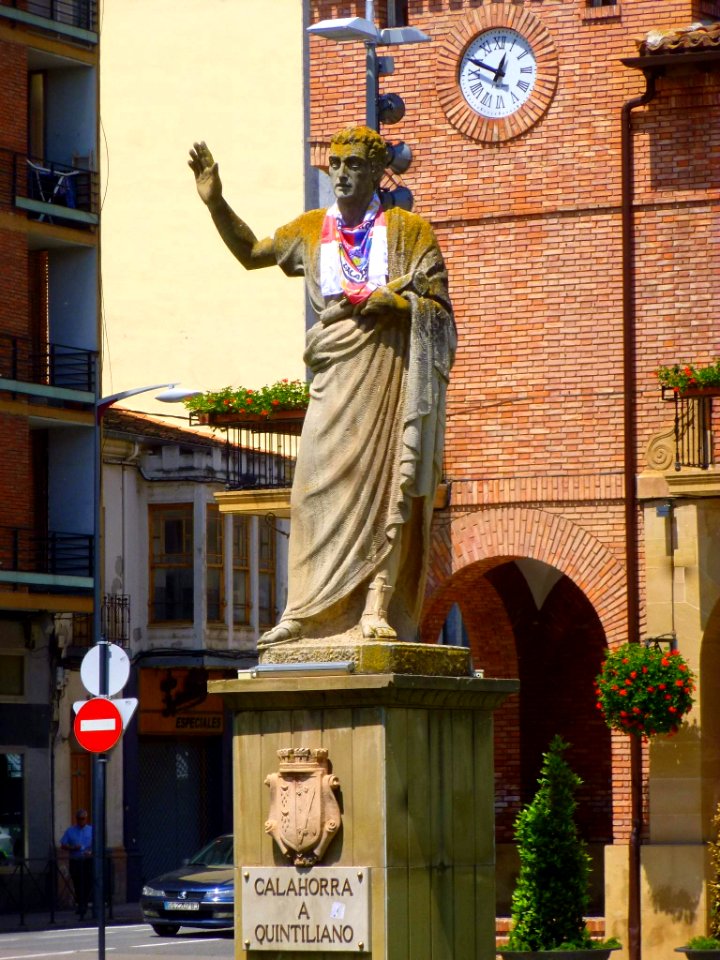 Calahorra - Monumento a Quintiliano 3