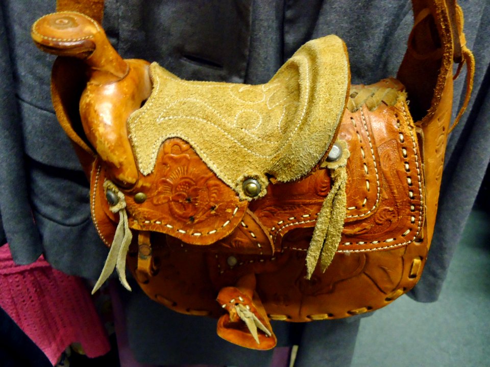 California purse with saddle motif