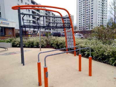Calisthenics in Berlin-Marzahn (Marzahner Promenade) Klimmzugstangen und Barren