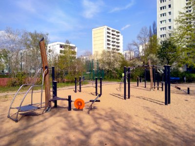 Calisthenics-Anlage in Berlin-Marzahn (nahe Eastgate) 1v2