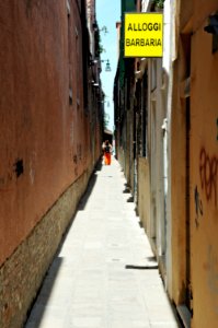 Calle-delle-Cappuccine-Venice-20050524-050