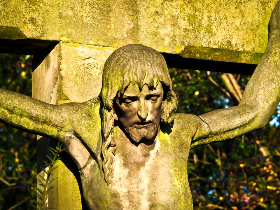 Cross christianity tomb figure