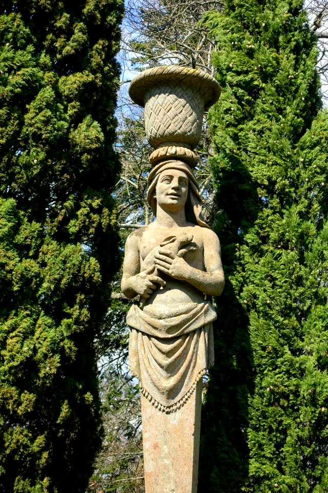 Caryatid in the Garden of the Caryatids - Villa Farnese - Caprarola, Italy - DSC02311