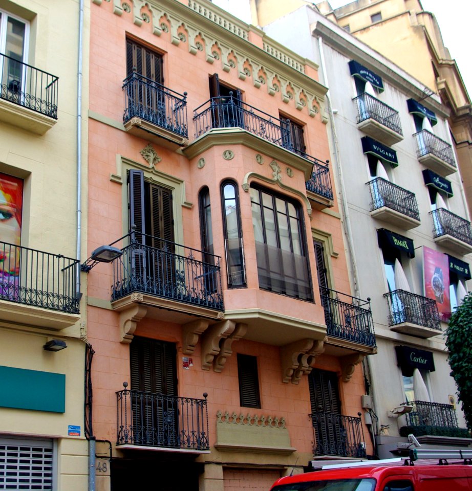 Casa al raval de Jesús, 48