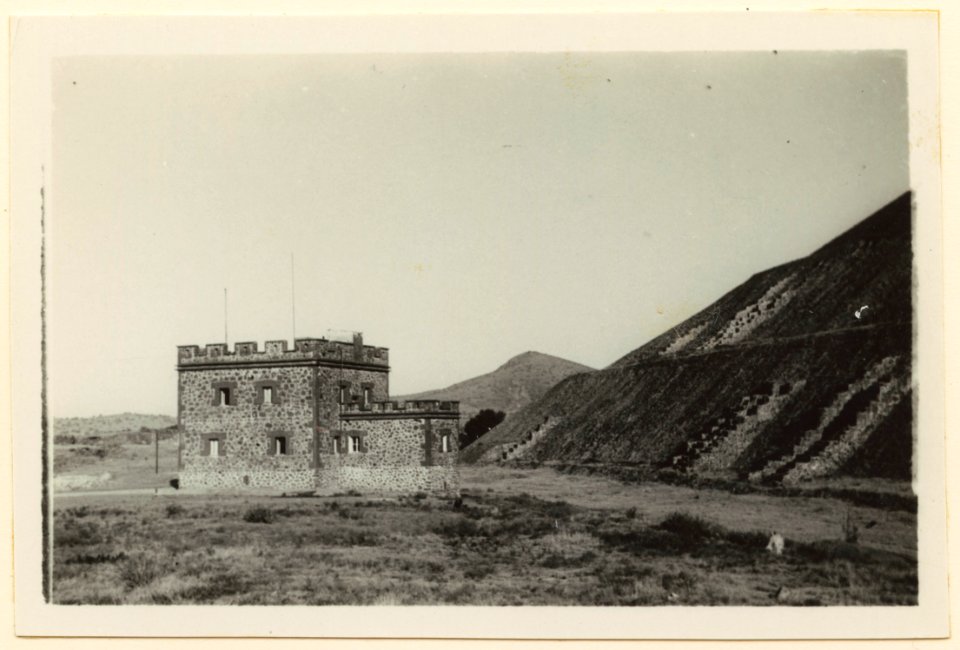 Casa administration vid Solpyramiden. Administrationshuset i Teotihuacan - SMVK - 0307.a.0007.a