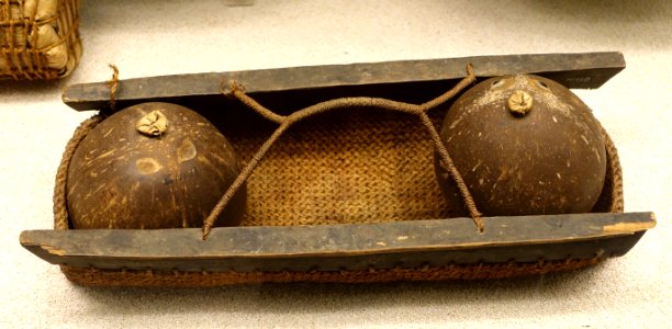 Carrying basket for water containers of coconut shell, Marshall Islands, 1895 - Ethnological Museum, Berlin - DSC01163