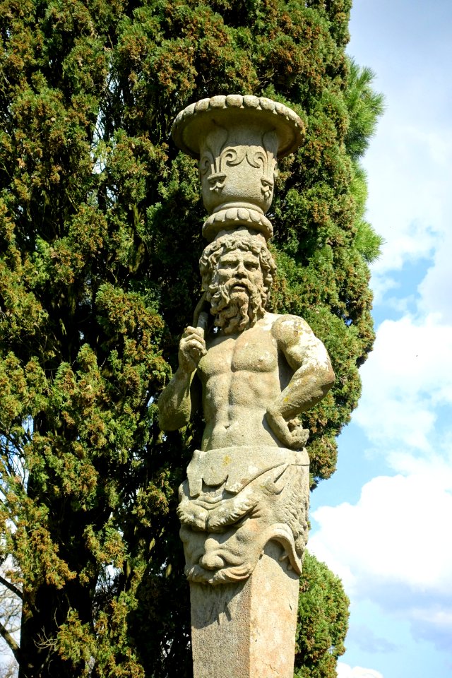 Caryatid in the Garden of the Caryatids - Villa Farnese - Caprarola, Italy - DSC02301