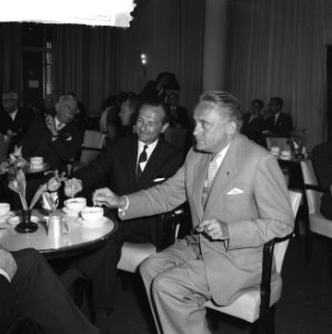 Carnegieheldenfonds 50 jaar Mr Klaasesz en minister Gilson, Bestanddeelnr 912-6568