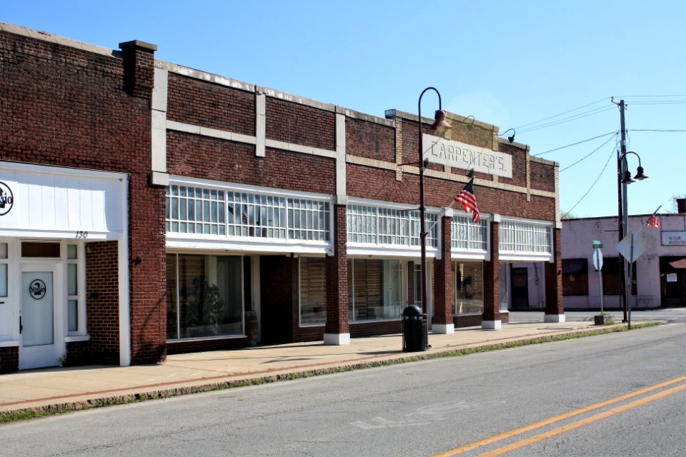 Carpenter Building in Gentry, AR