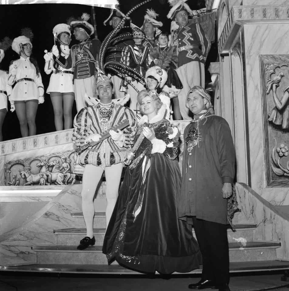 Carnaval in Bergen op Zoom , prins Hubert en prinses Marina, Bestanddeelnr 913-5696