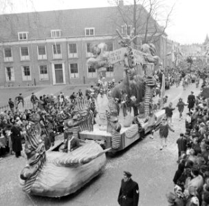 Carnaval in Zuid Nederland , tijdens de optocht, Bestanddeelnr 917-4792