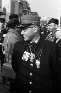 Carnaval in Bergen op Zoom . Aankomst prins. Prins op prinsenwagen op markt, Bestanddeelnr 913-5926