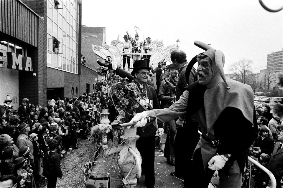 Carnaval begonnen overzicht carnavalsoptocht in Eindhoven, Bestanddeelnr 930-6740