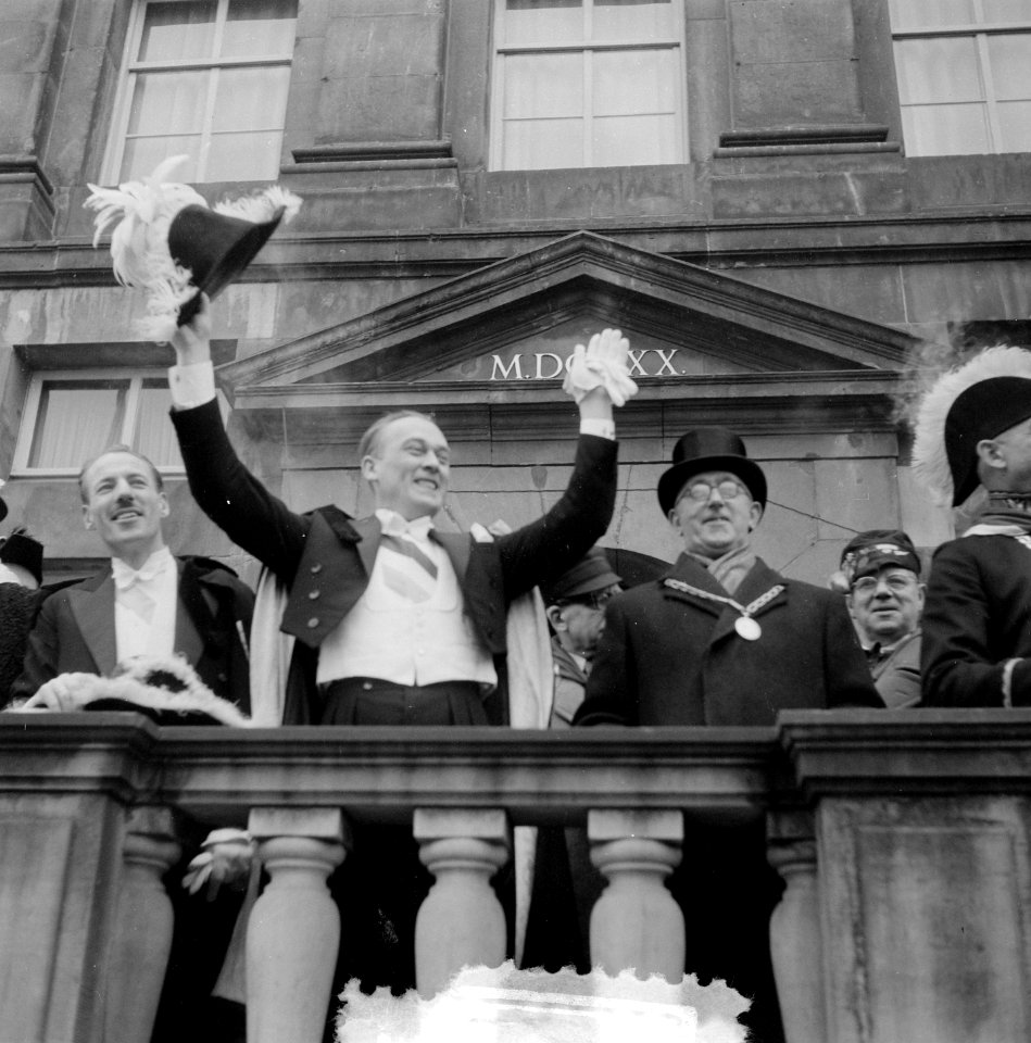 Carnaval Den Bosch , ontvangst van Prins Amadeiro door burgemeester op stadhuis, Bestanddeelnr 906-3181