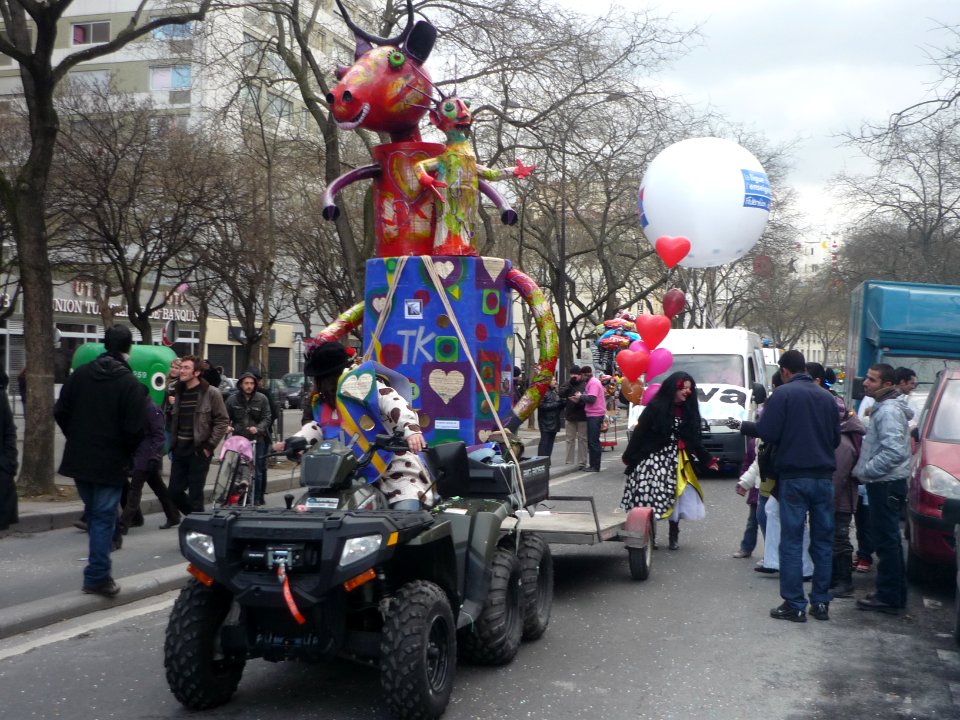 CARNAVAL DE PARIS 2010 P1100335