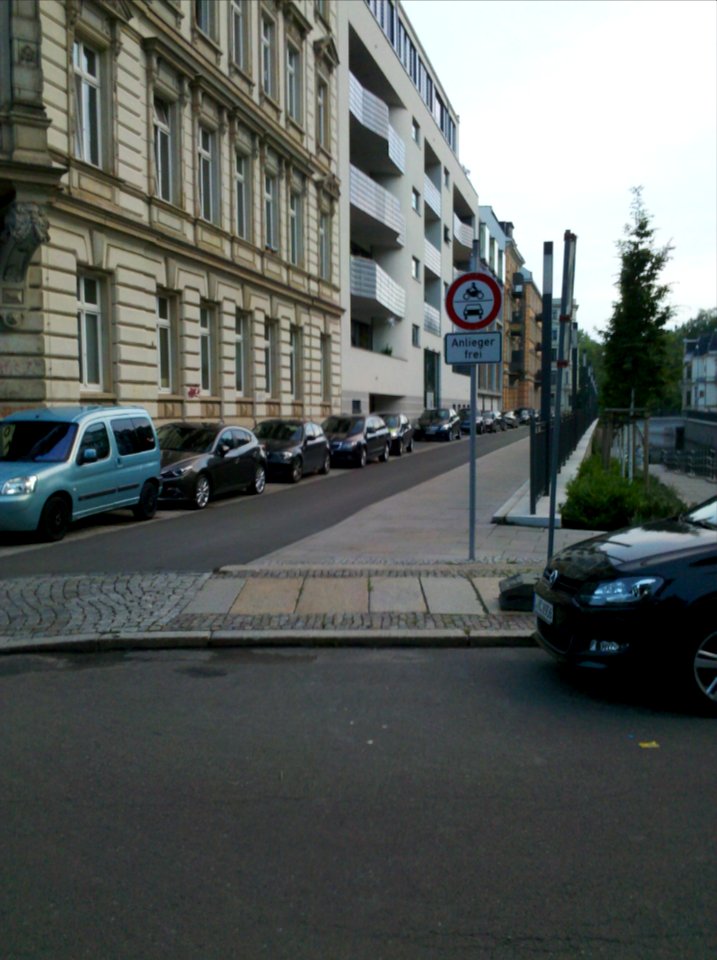 Carl-Maria-von-Weber-Straße nach Öffnung des Elstermühlgrabens im Juni 2016a