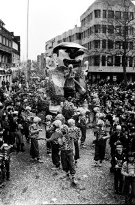 Carnaval begonnen overzicht carnavalsoptocht in Eindhoven, Bestanddeelnr 930-6739