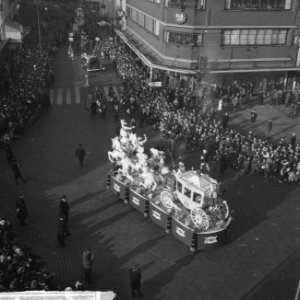 Carnaval 1963. Oeteldonk op zijn kop. Carnaval Oeteldonk, Bestanddeelnr 914-8669
