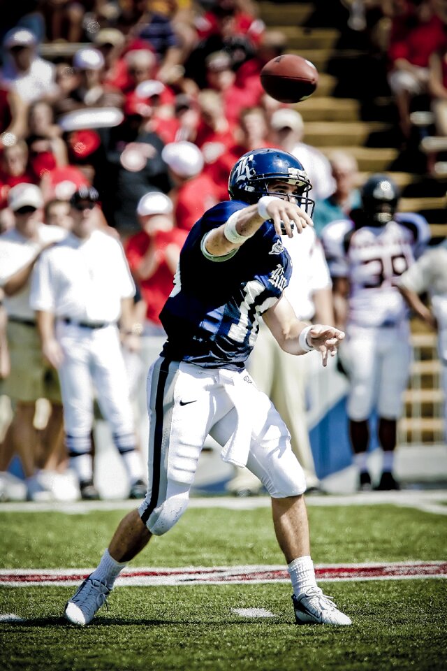 Throwing ball game