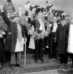 Carnaval Den Bosch , ontvangst van Prins Amadeiro door burgemeester op stadhuis, Bestanddeelnr 906-3178
