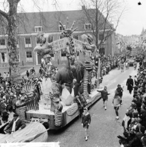 Carnaval in Zuid Nederland , tijdens de optocht, Bestanddeelnr 917-4793