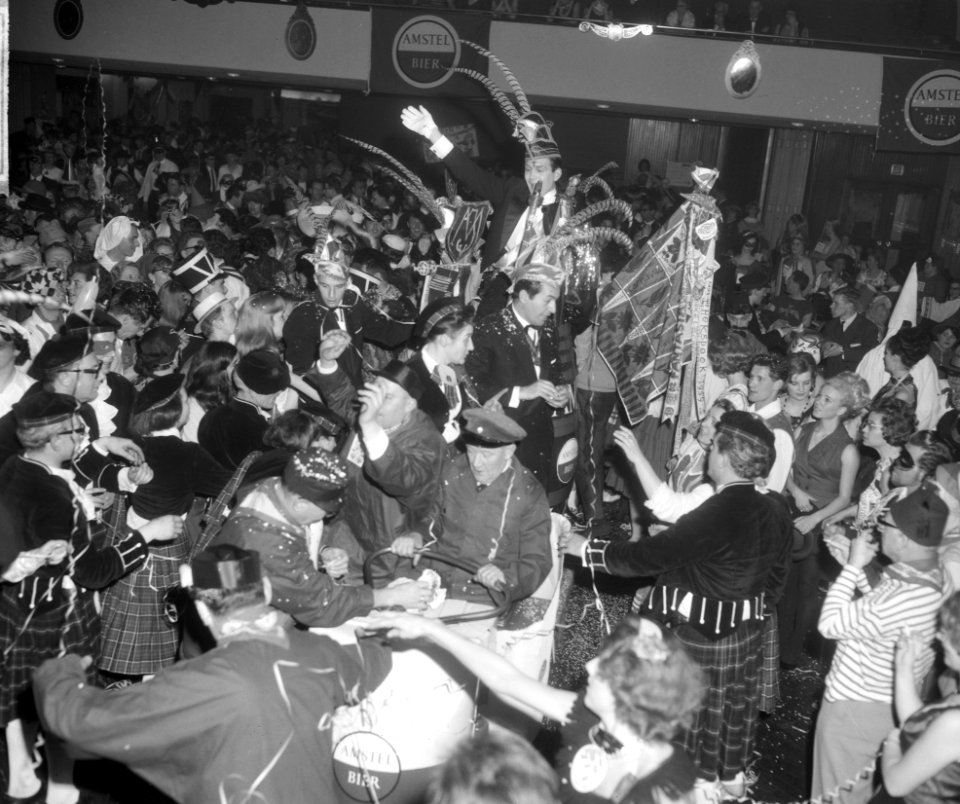 Carnaval in Krasnapolsky, intocht van Prins Carnaval Justianos, Bestanddeelnr 917-4784