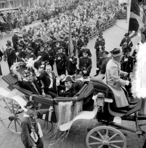 Carnaval Den Bosch , ontvangst van Prins Amadeiro door burgemeester op stadhuis, Bestanddeelnr 906-3180