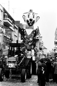 Carnaval begonnen overzicht carnavalsoptocht in Eindhoven, Bestanddeelnr 930-6742