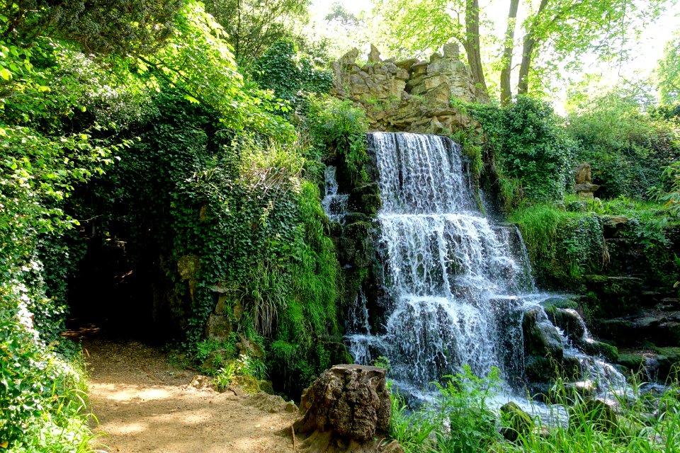 Cascade - Bowood - Wiltshire, England - DSC00494