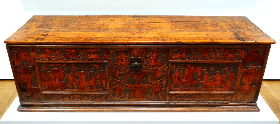 Cassone (marriage chest) with illustrations of the Triumphs of Chastity and Love by Petrach, artist unknown, Italy, 1475-1500, walnut - Fogg Art Museum, Harvard University - DSC01053