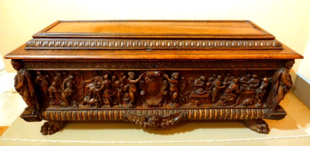 Cassone, Rome, Italy, c. 1550-1595 AD, walnut - Museo Nacional Centro de Arte Reina Sofía - Madrid, Spain - DSC08577