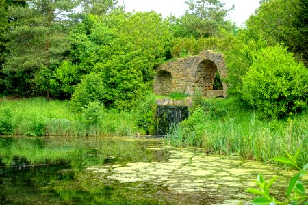 Cascade and artificial ruins, Stowe - Buckinghamshire, England - DSC06890
