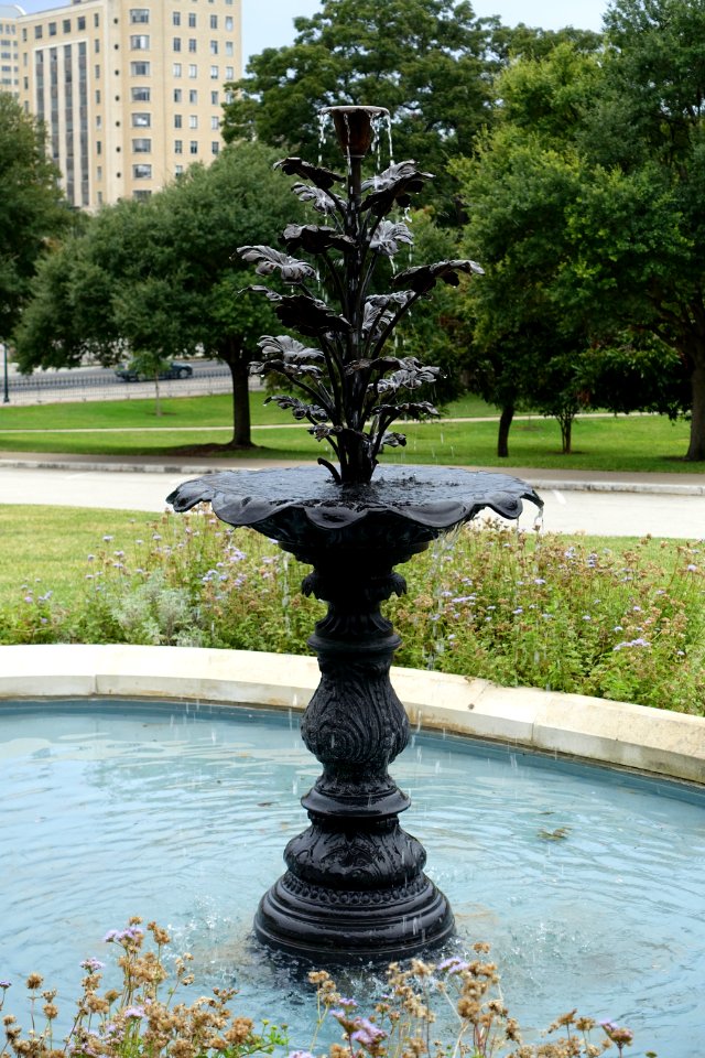 Cast iron fountain, replica of 1904 original by J. W. Fiske of New York - Austin, Texas - DSC08288