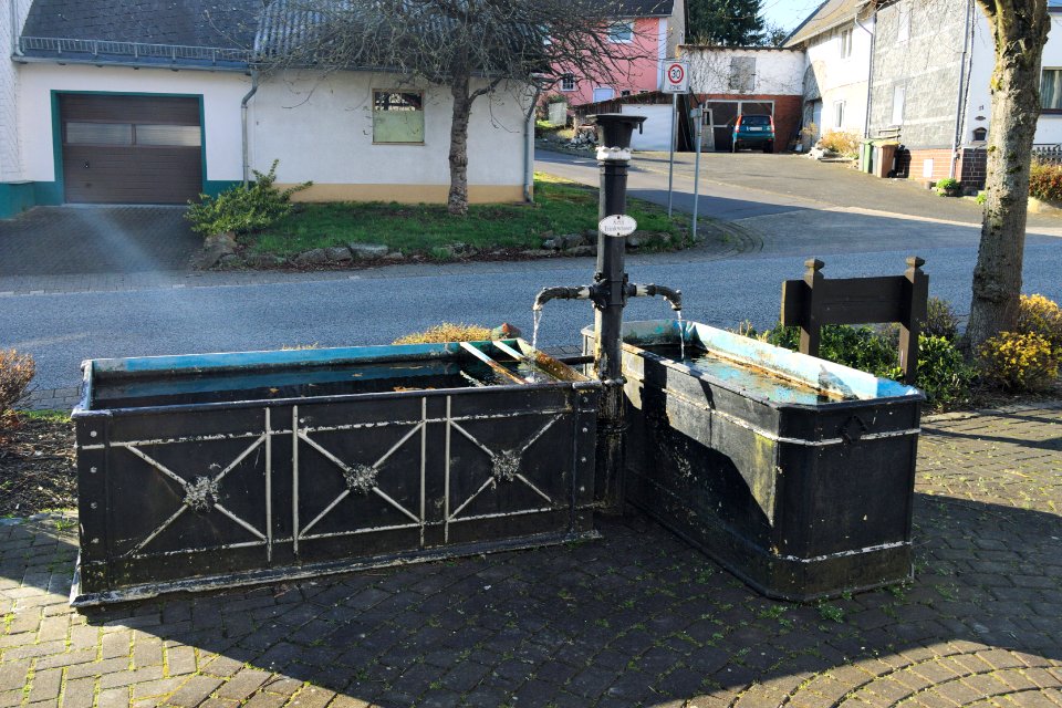 Cast iron fountain Linden